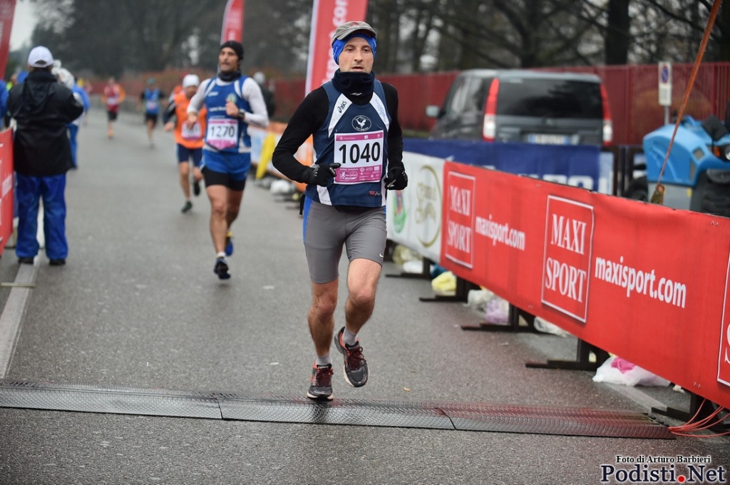 Davide Ghislanzoni in gara alla Mezza di Seregno (Foto Podist.net)