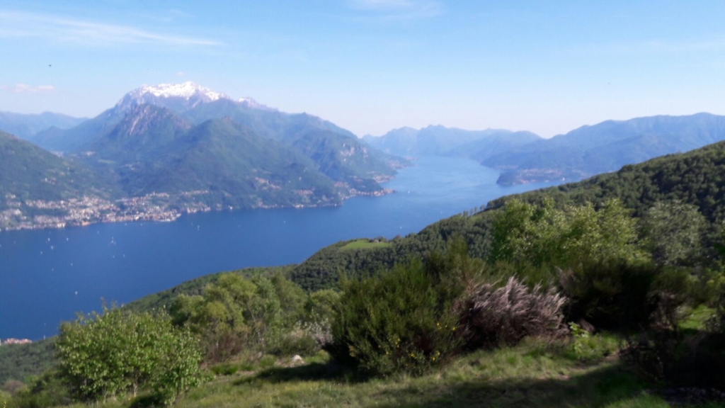 Un suggestivo scorcio del Lario (tappa Garzeno-Croce)