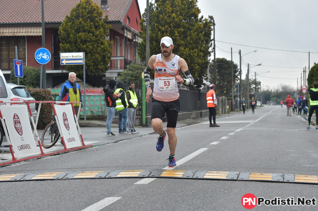 Paolo Beria alla 10k di Cardano al Campo (foto Podisti.net)