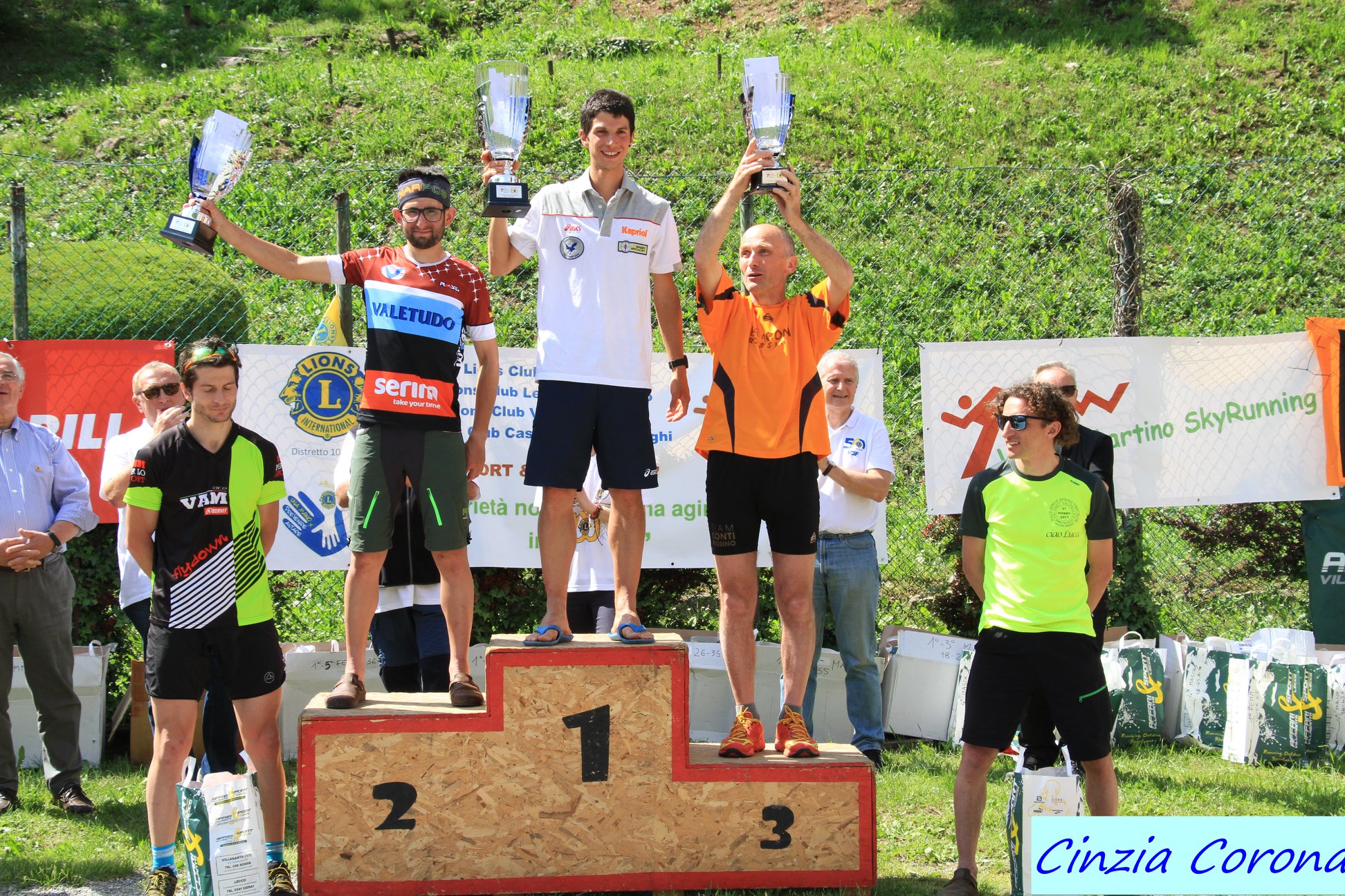 Danilo sul gradino più alto del podio alla Skyrunning Val San Martino