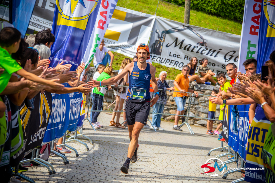 Paolino al traguardo di Rasura (Foto SportdiMontagna)