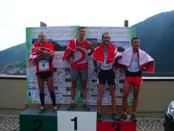 Il podio maschile (foto SportdiMontagna.com)