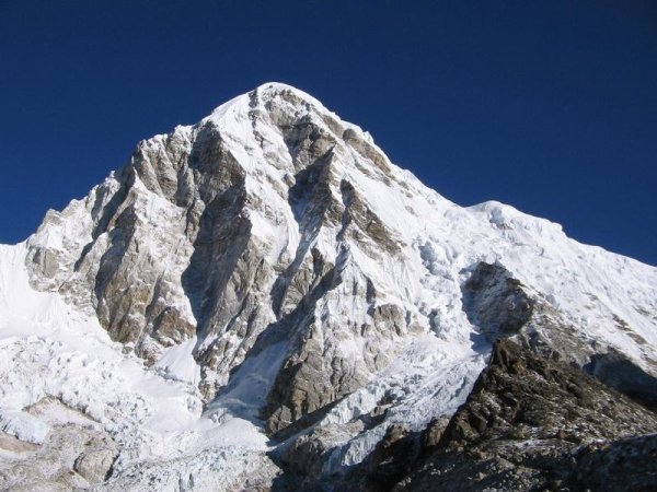 Mt. Pumori visto dal Campo Base, Khumbu Valley - (c) 2005 Philip Ling